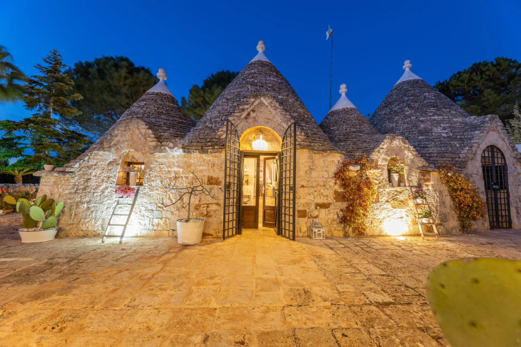 Trulli Delle Grotte - Castellana