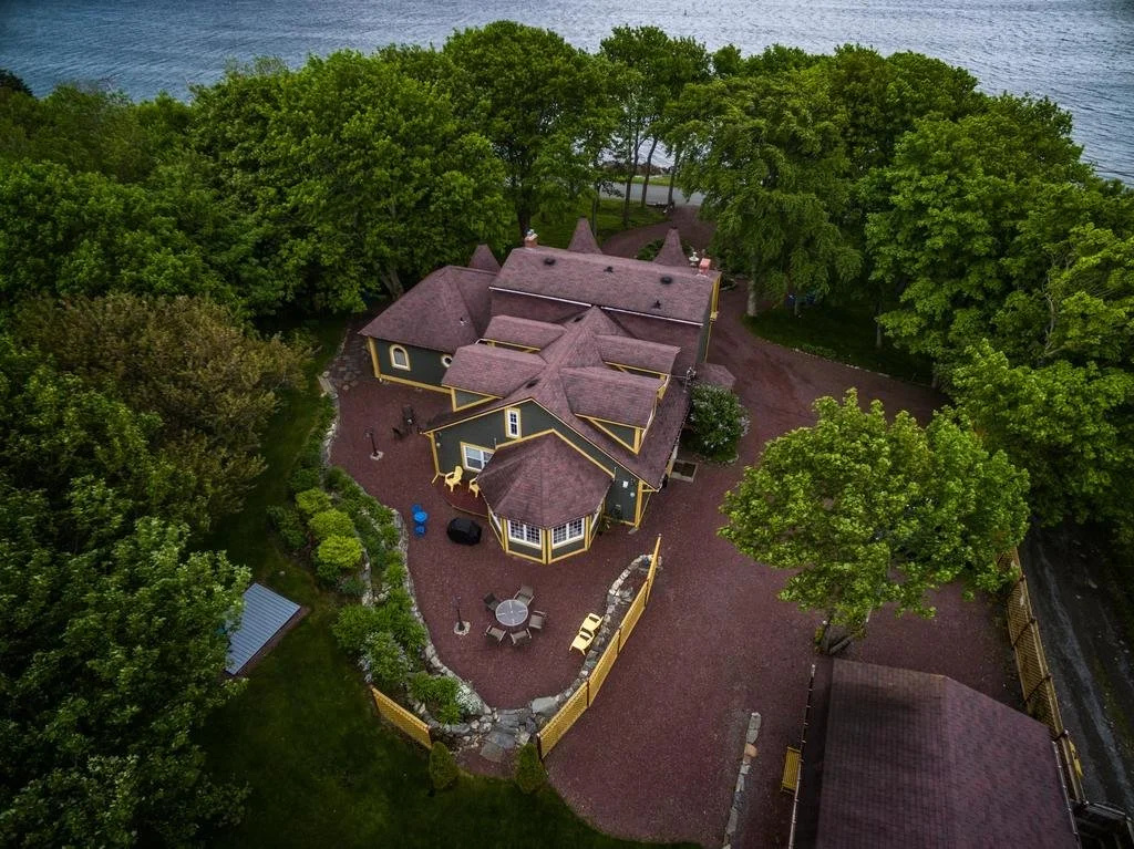 Rose Manor Inn B & B