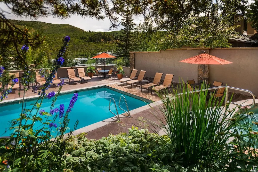 Luxe Pines Lodge Townhome Sleeps 10 4 Bedroom Townhouse by RedAwning