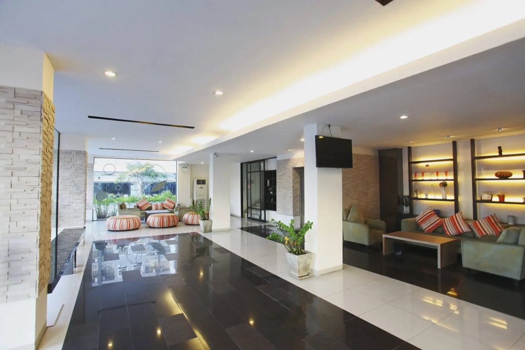 Leenova Hotel