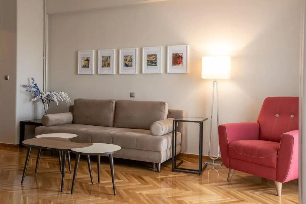 Luxurious 4 bdrm+3 bath Apt in the heart of Athens