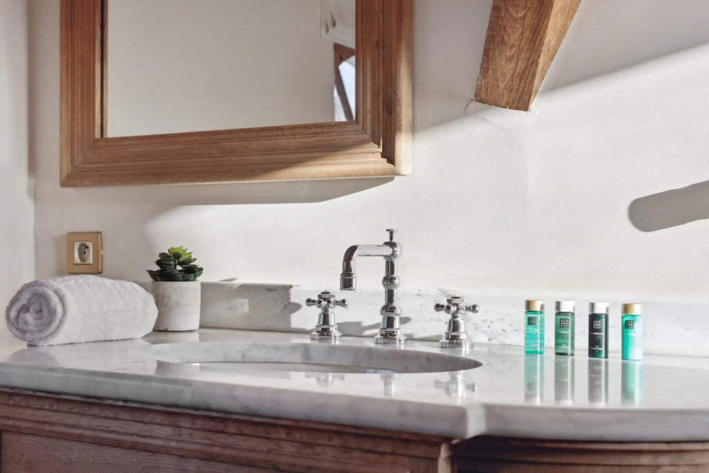 Beautiful and authentic penthouse in Bruges center