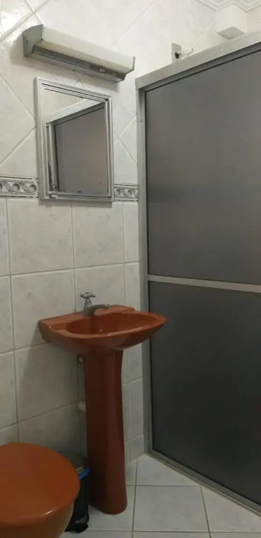 Casa 02 dorm na Rua Salmao