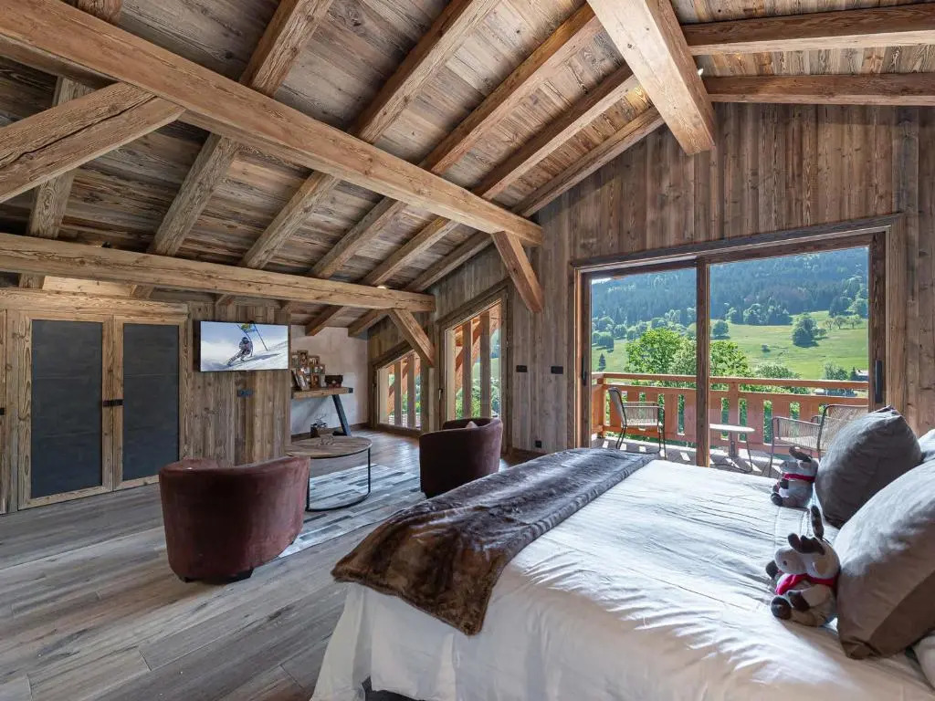Chalet Luxe 12 Pers. Face aux Pistes avec Skiroom, Garage, Salle de Sport et Services Inclus - FR-1-569-19