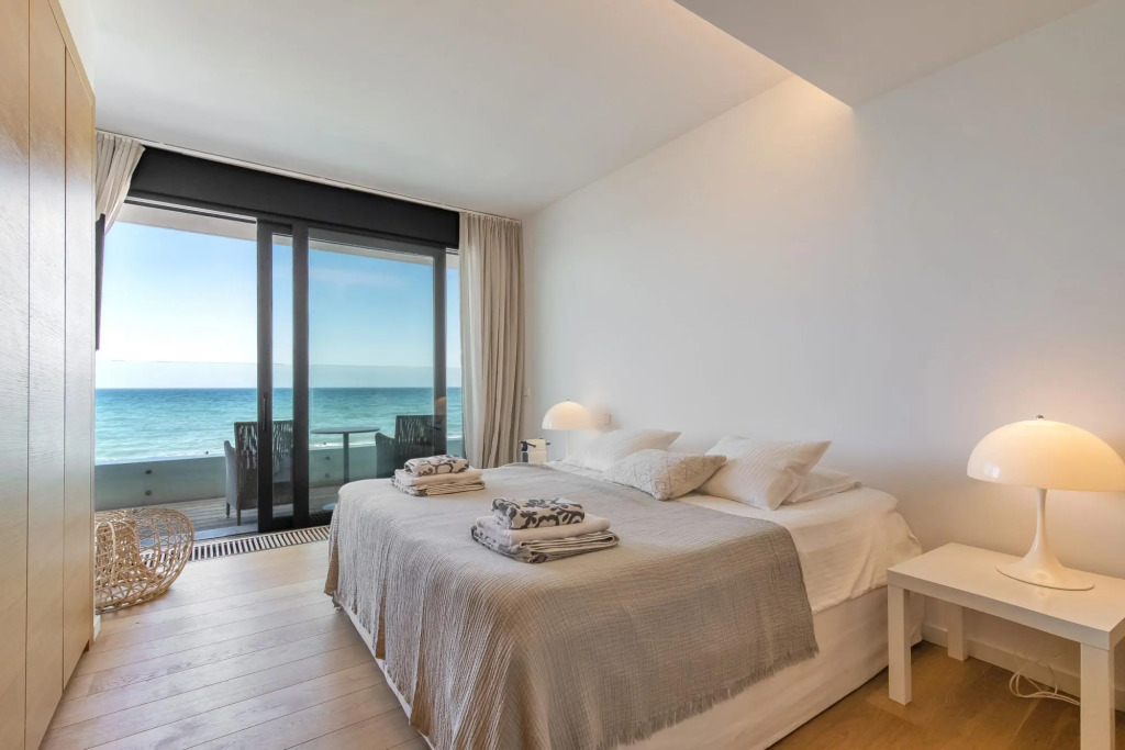 21220 Breath Taking Front Line Beach Villa