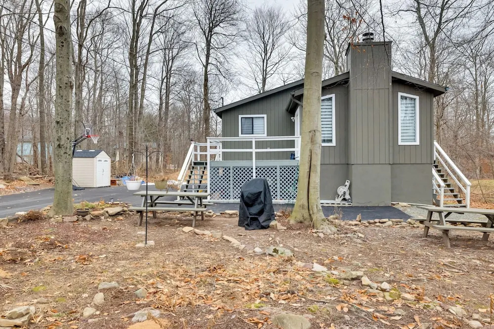 8 Mi to Tobyhanna State Park: Poconos Home