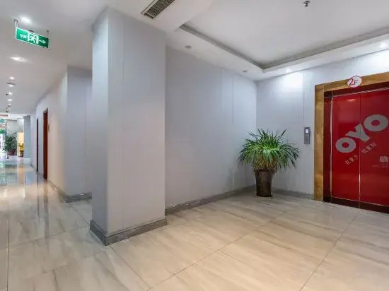 Jinhong Holiday Hotel (Xinyang Century Plaza)