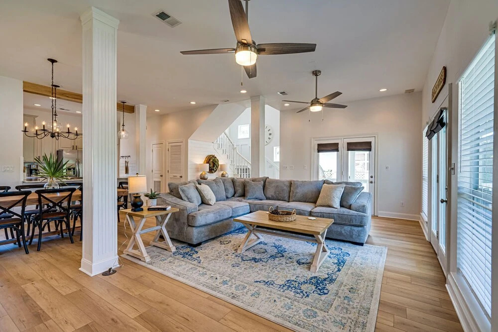 Magnolia Charms by Avantstay 2 Mins TO Beach Pet Friendly, BBQ & Balcony Views!