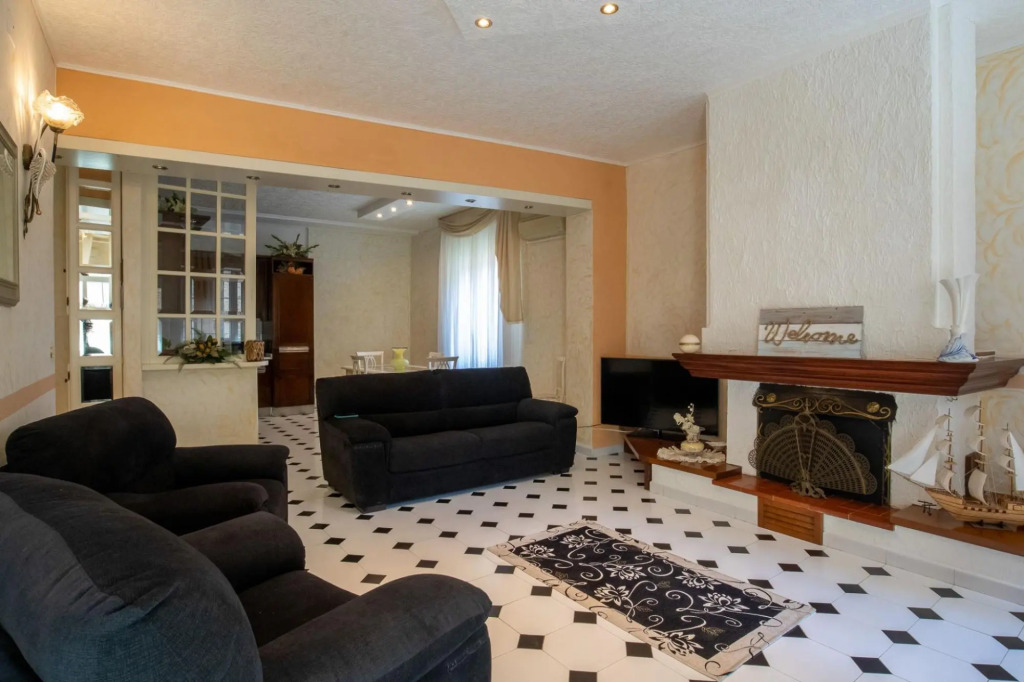 Three-room apartment with sunrise view from the sea-Mare In Vista