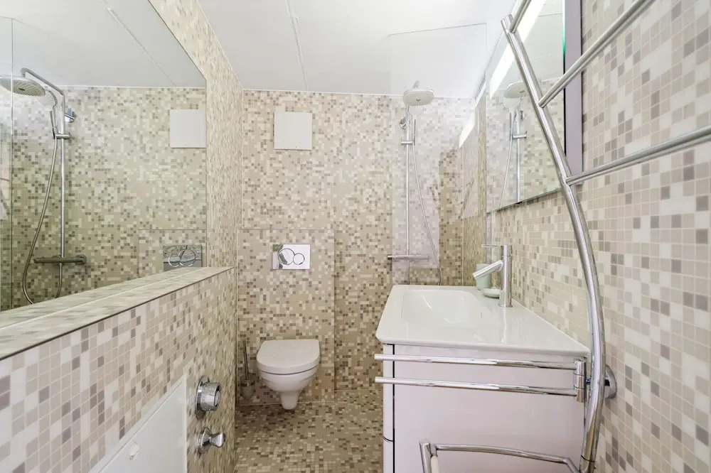 Modern Apt Old Town w Panoramic View ID4