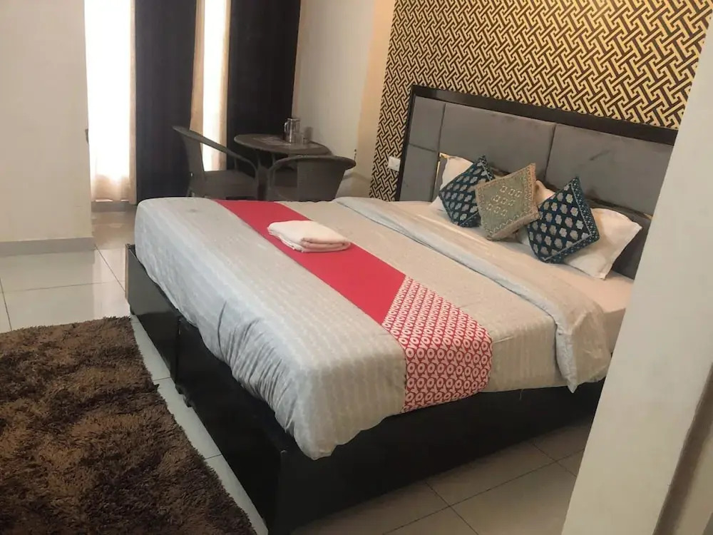 Goroomgo Himalayan Guest House Solan