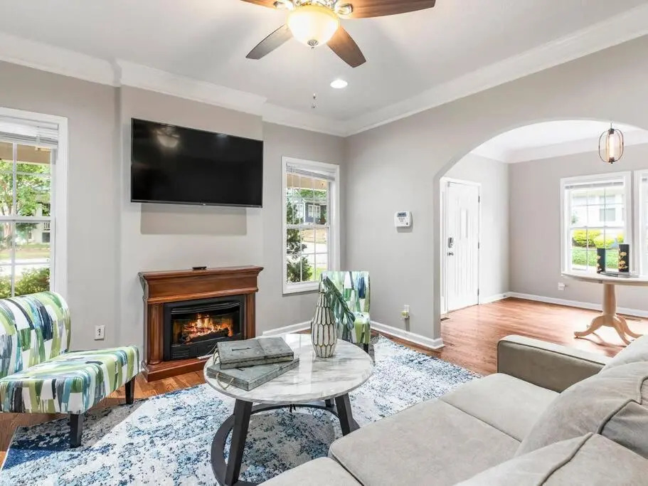 Gorgeous East Village Home Near Downtown Sleeps 12 5 bedrooms Coffee BBQ AC Parking