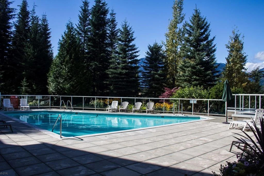 Hot tub | Steps to Blackcomb | Free parking