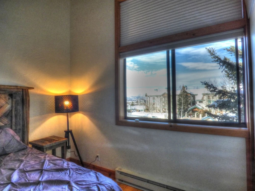 Lift Tickets Ski-in-out Mnt Side Wifi, Fireplace, Clubhousewinter Shuttle