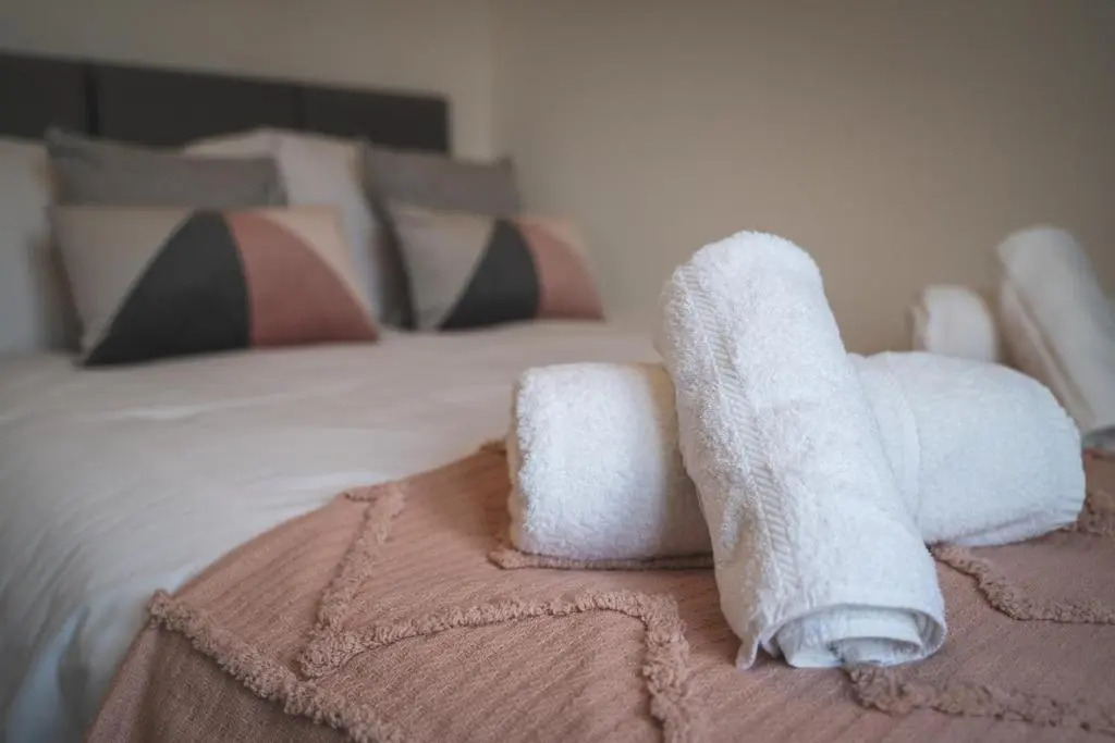 Stunning 3-Bed house in Chester by 53 Degrees Property, ideal for Contractors & Families, FREE Parking - Sleeps 7