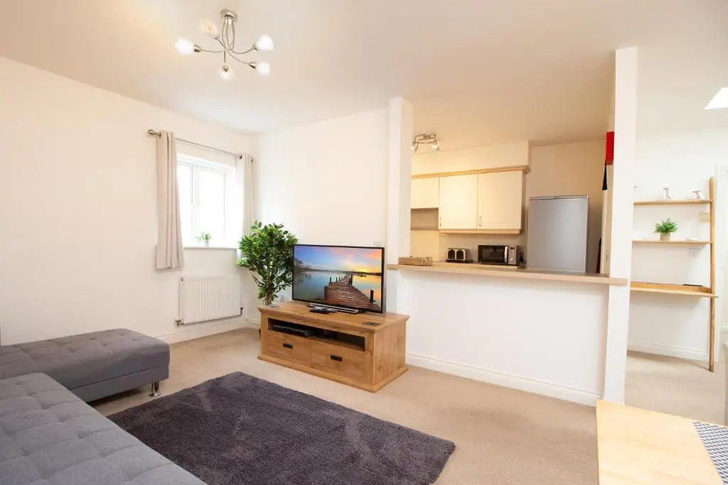 OPP Apartments HW -Contractors, M5 link, Sowton, Exeter City, free parking&Wifi