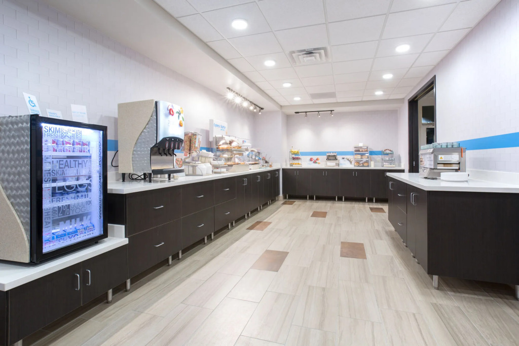 Holiday Inn Express & Suites Lincoln I - 80 by IHG