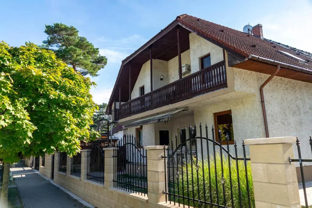 Zsolnay Apartman