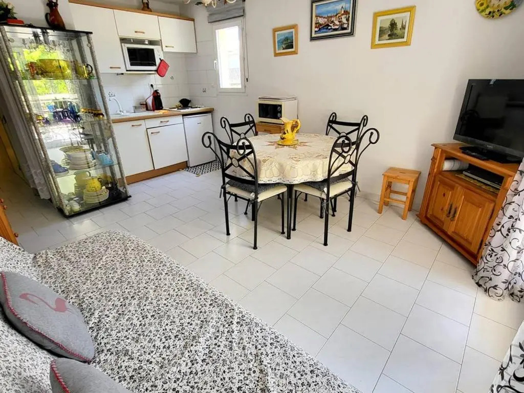 Appartement Six-Fours-les-Plages, 2 pièces, 4 personnes - FR-1-316-91