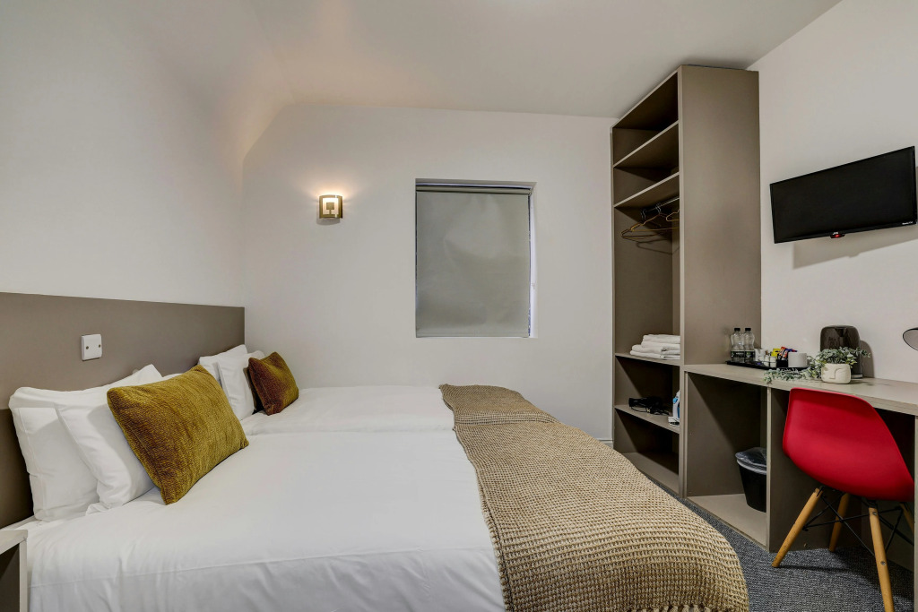 Belvilla Ilford Station Hotel, 4 min from Elizabeth line