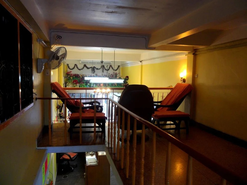 Home Hug Hostel - Adults