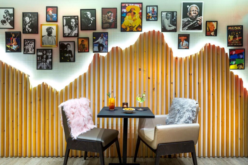 Moxy Annecy