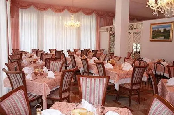 Hotel Reve