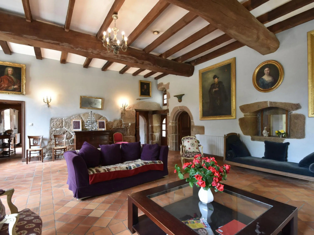 Lake Mansion in Plourin-lès-Morlaix