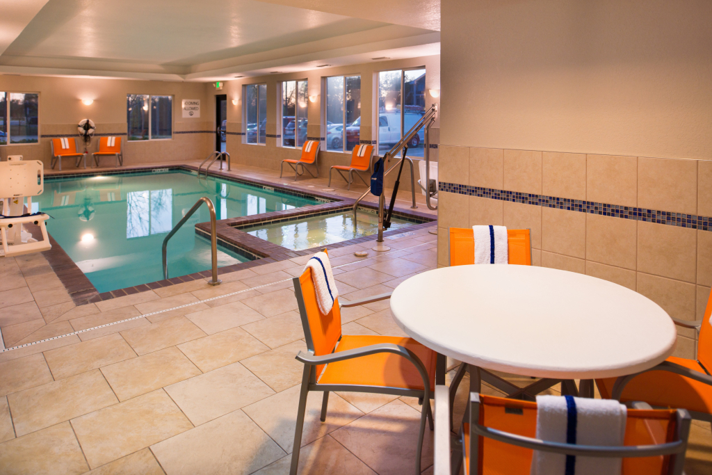 Holiday Inn Express & Suites Pittsburg by IHG