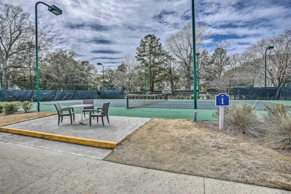 Myrtle Beach Retreat w/ Ocean Access & Porch!