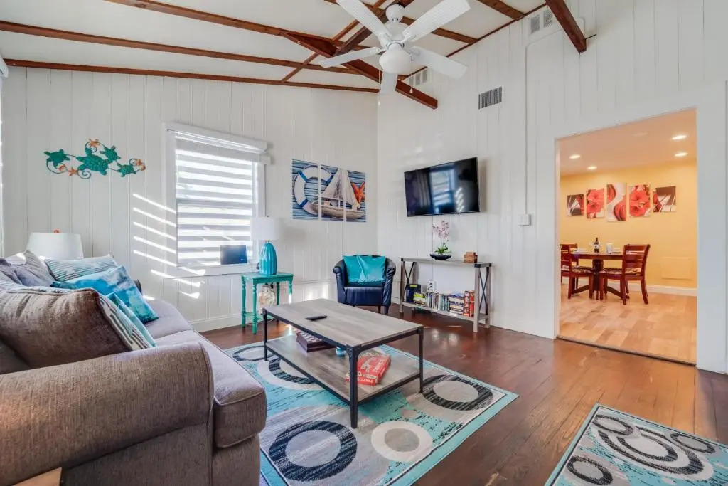 Beach Chairs, Good Kitchen, Strong Wifi on 14th Ave