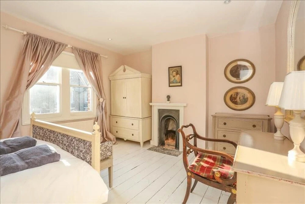 Elegant city centre 4 bedroom escape in popular Jericho