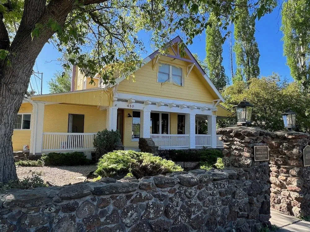 Bespoke Inn Flagstaff