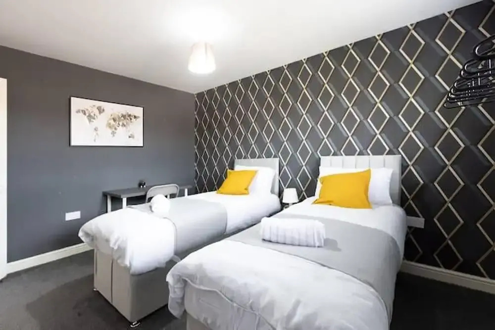 Huge Home,sleeps 12, Private Parking, Pets ok