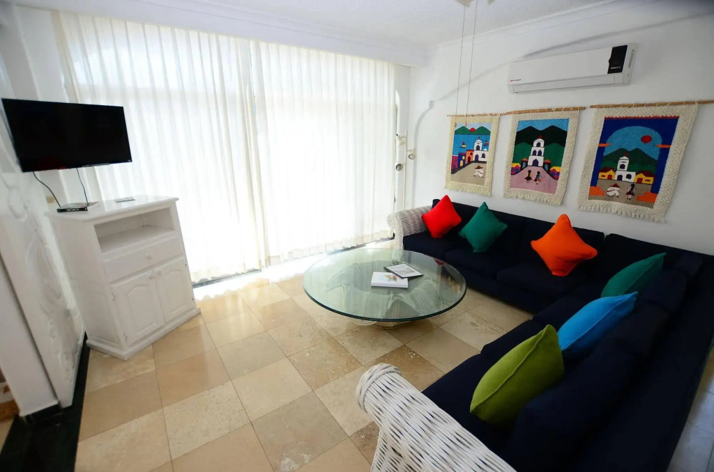 Dolphin Cove Inn
