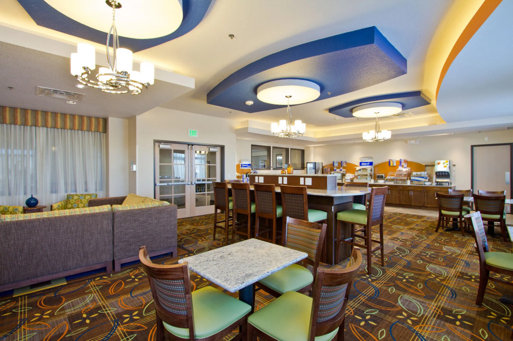 Holiday Inn Express and Suites Denver East Peoria Street by IHG