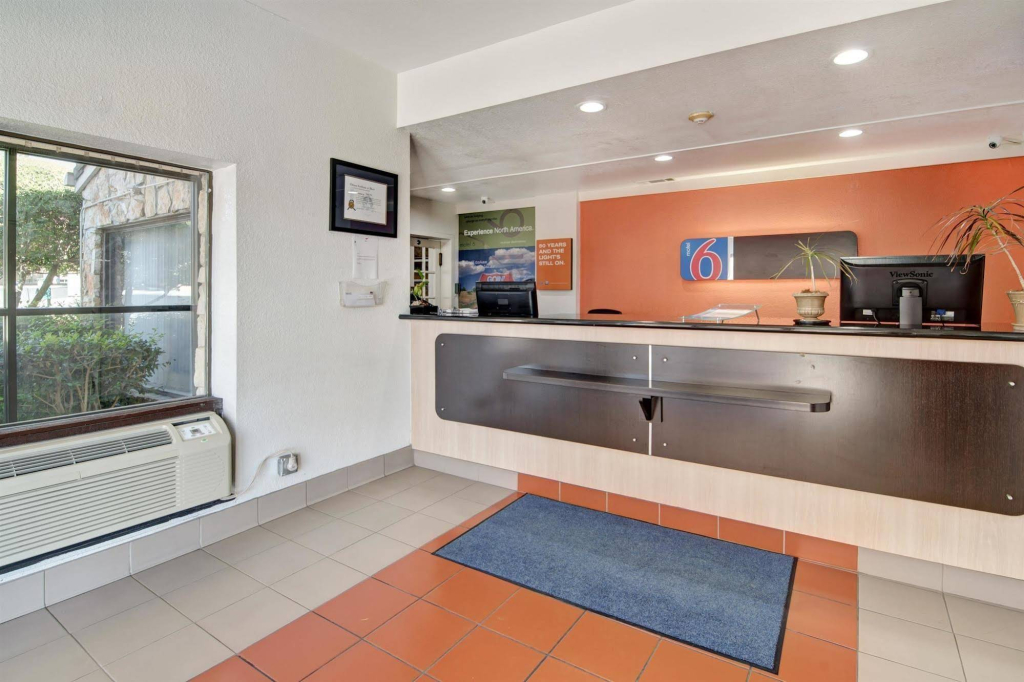 Motel 6-Dallas, TX - Forest Lane