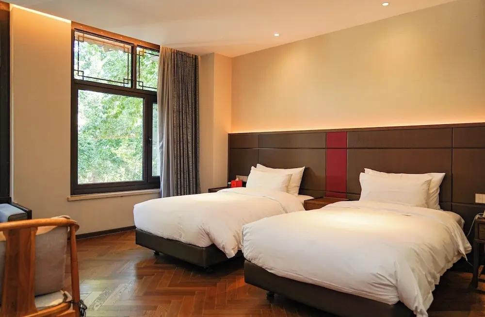 Ziyue Minghu Hotel