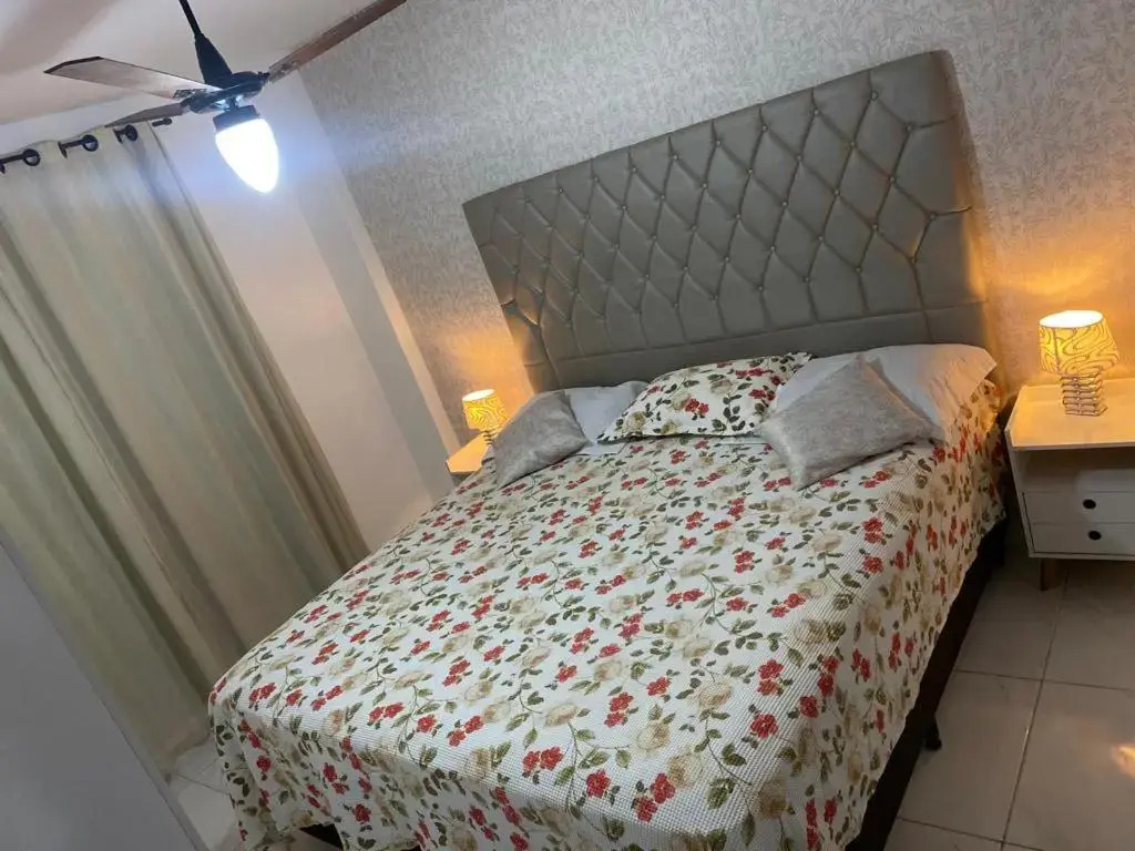 Amplo Apartamento Guarapari - Praia do Morro- Edifício San Martin -Decorado- LOCALIZAÇÃO IMBATÍVEL - Em frente a Supermercado e farmacia - Praia Center - 3 quartos - Internet - Vaga de estacionamento