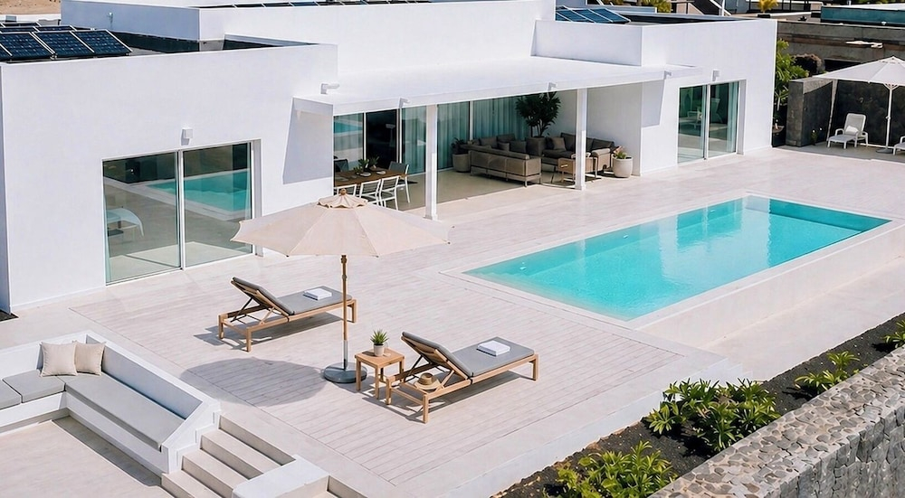 Villa Ainé Luxury Villa, Sea Views, Heated pool