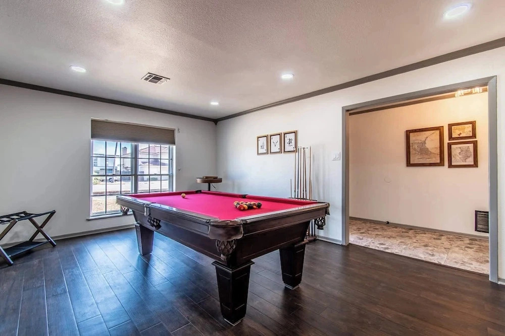 Sleeps 33 - Oceanfront Luxury 2 Pools & 2 Houses