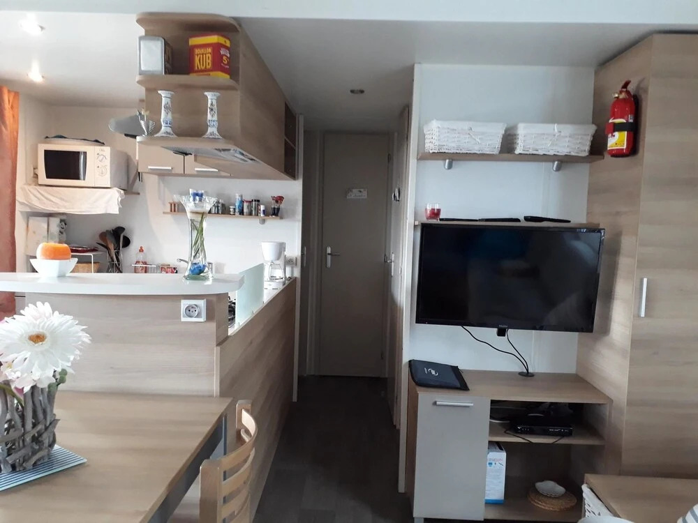 Bungalow With 3 Bedrooms in Les Mathes, Camping Les Charmettes 4 , Wit