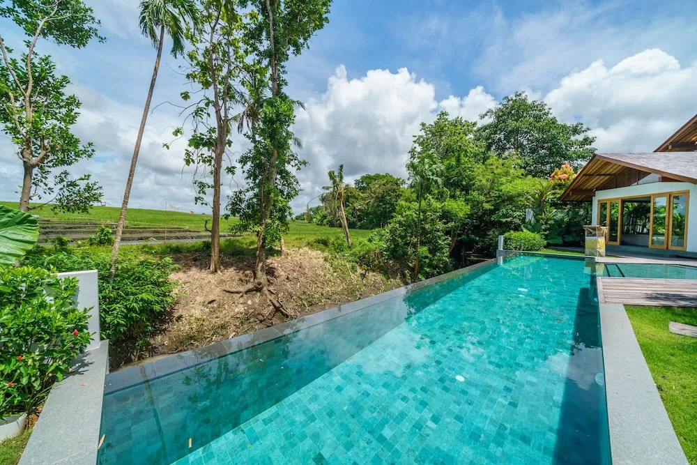 Villa Kauh - Luxury Tropical 5BR Villa