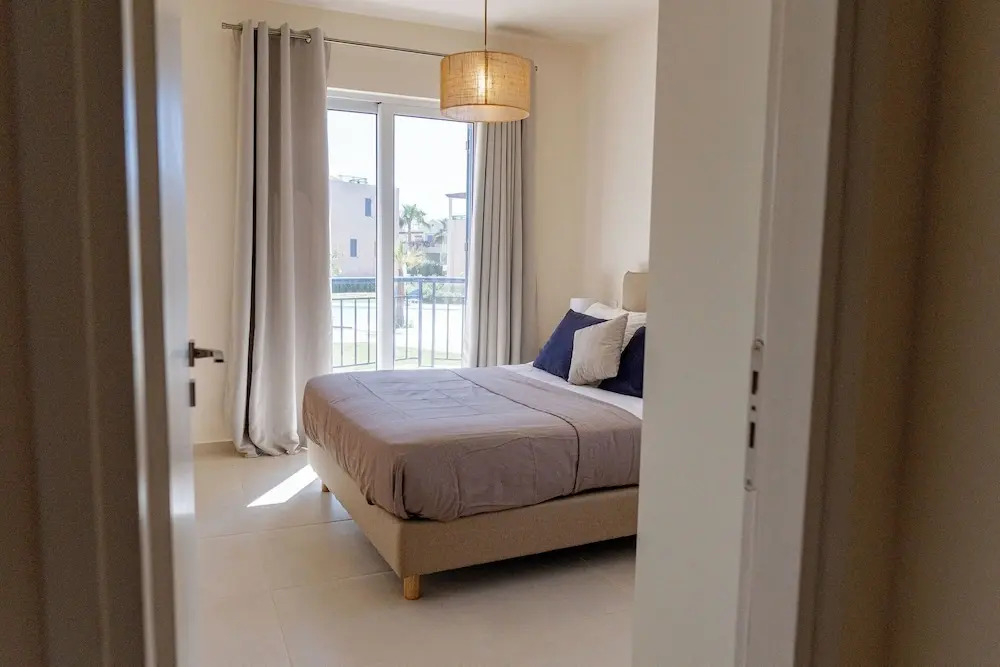 Phaedrus Living: Seaside Thalassa Cretan D101