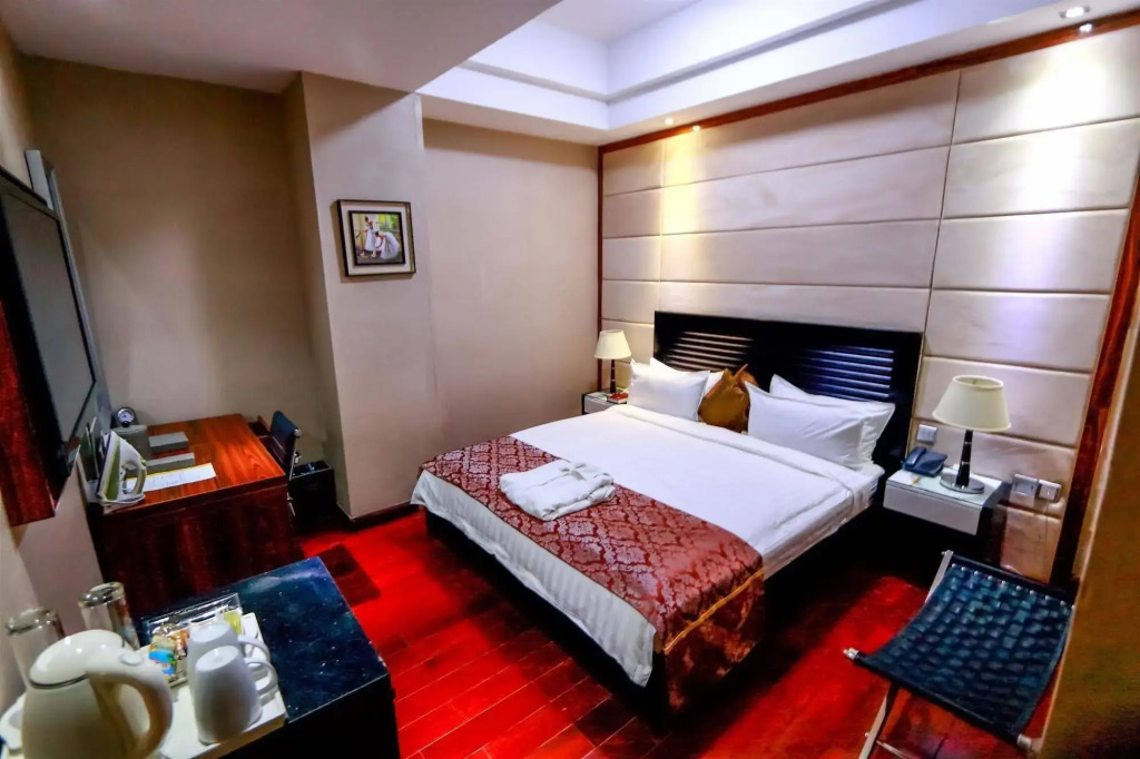 Airport Golden Tulip Hotel