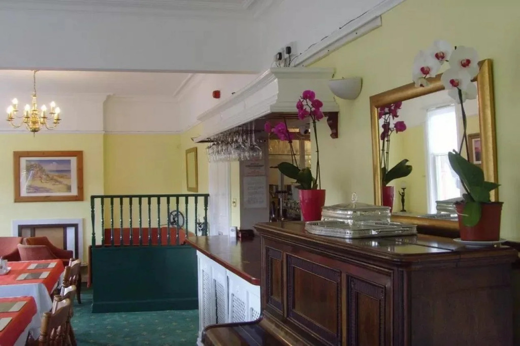 Twin Lions Hotel