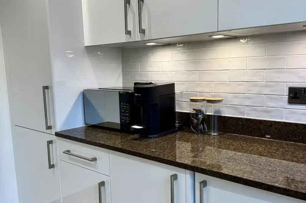 2bed Apartment-sleeps 4, Pets Ok & Balcony