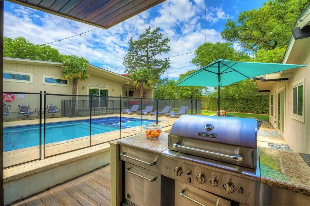 Luxury Home W/pool, Grill/bar, &movieroom
