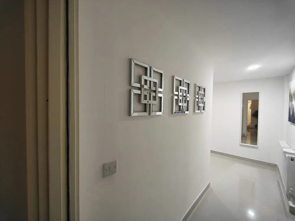Leeds 3 Bed En-suites Apartment Retreat- Sleeps 9