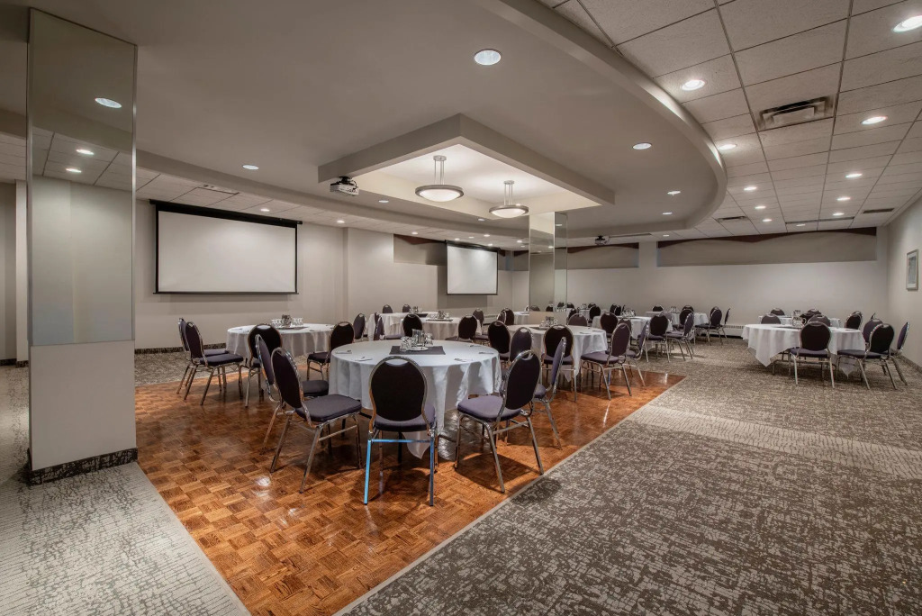 Clarion Hotel & Suites